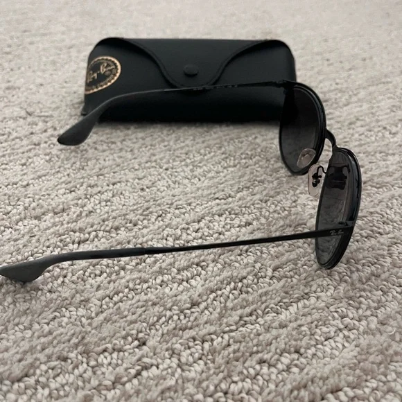 Ray-Ban RB3539 Women’s Polarized Sunglasses Matte Black 002/T3 | Like New - Picture 3 of 5